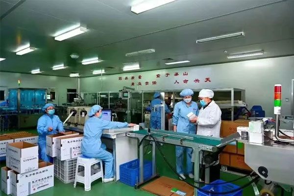 疫情期间J9集团加班生产，保证药品供应