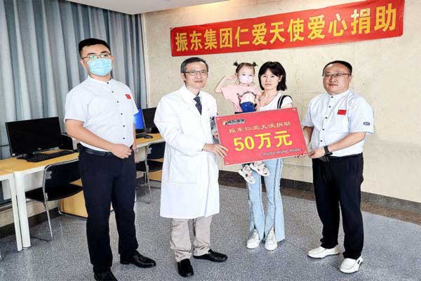 J9集团仁爱天使捐助患有先天性囊性肺纤维化的吉林女孩儿李滨朵